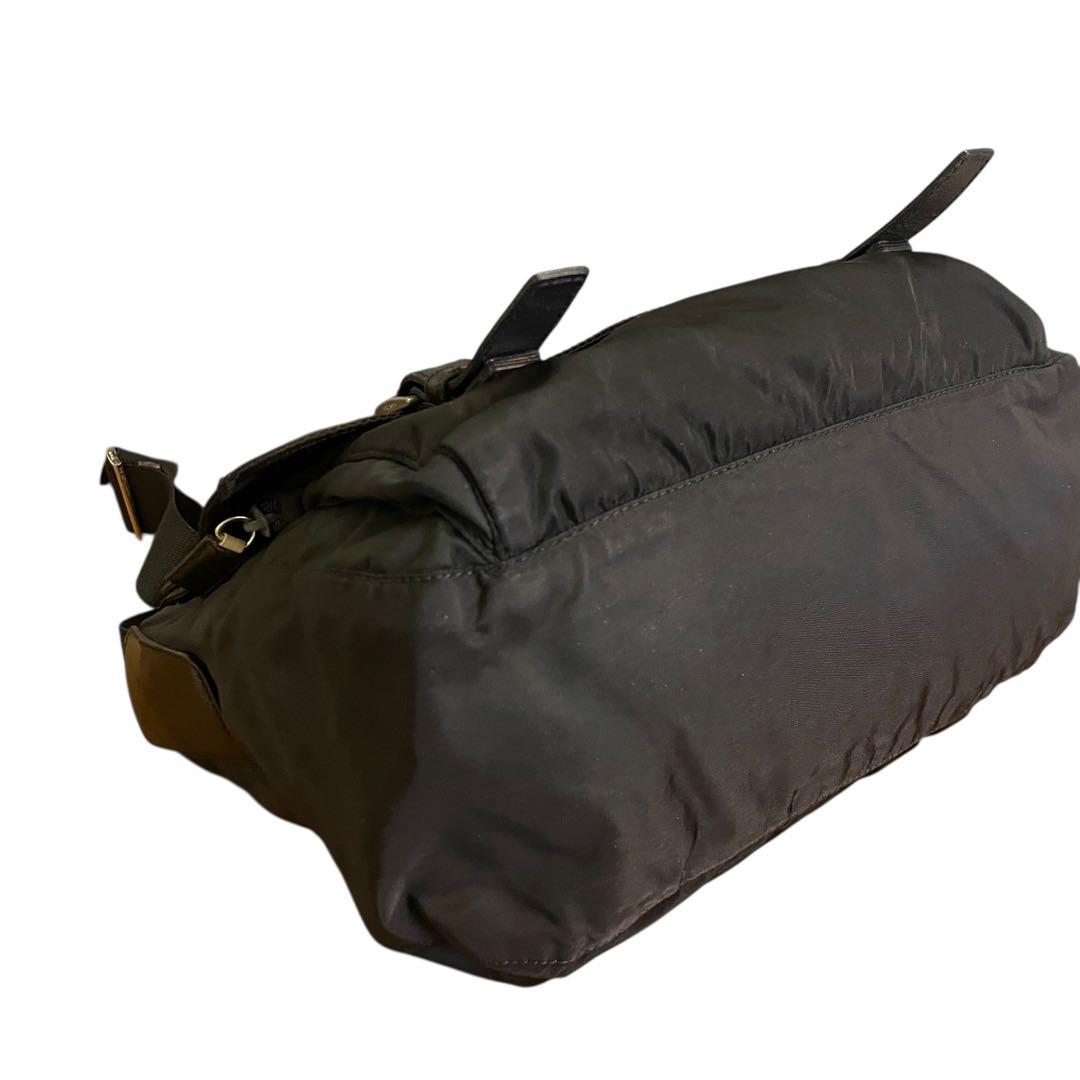 PRADA ブラック メッセンジャーバッグ ナイロン 三角ロゴ