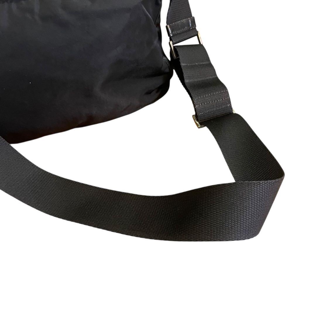 PRADA ブラック メッセンジャーバッグ ナイロン 三角ロゴ