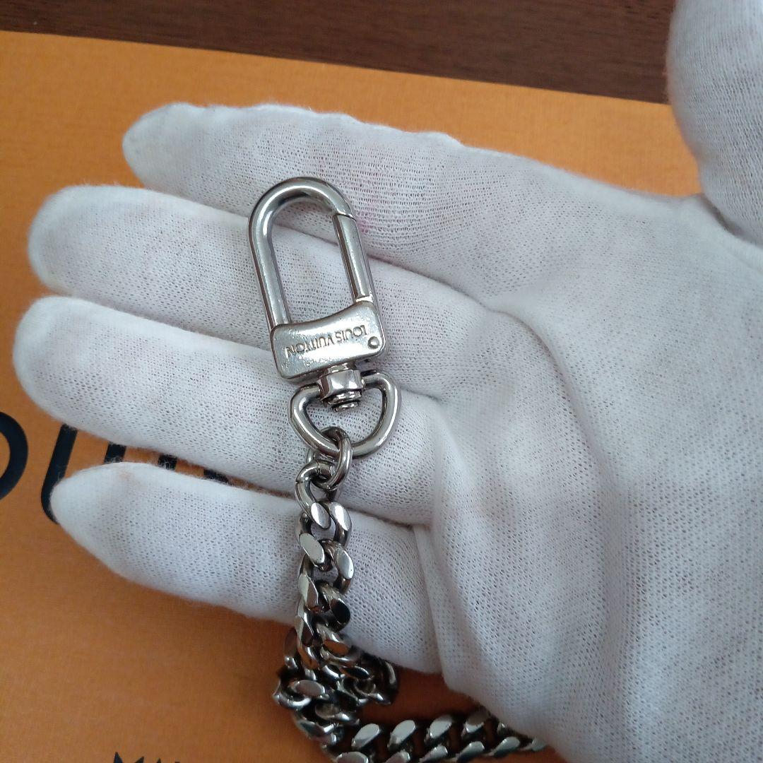 ルイ・ヴィトン。美品シルバー色、ウォレット、チェーン