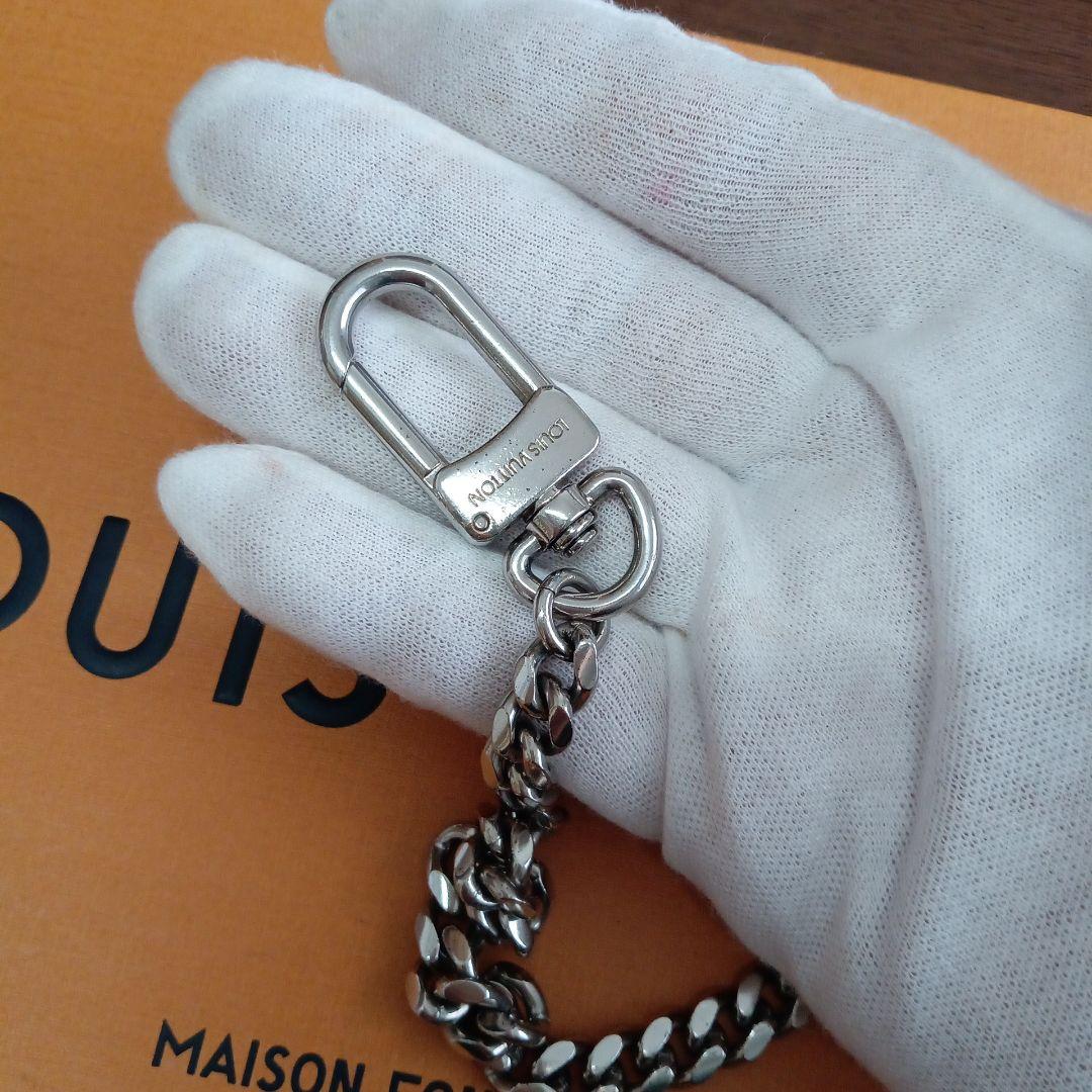 ルイ・ヴィトン。美品シルバー色、ウォレット、チェーン