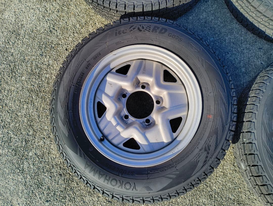 ジムニー 64 スタッドレスタイヤ 1シーズン使用185/60R14