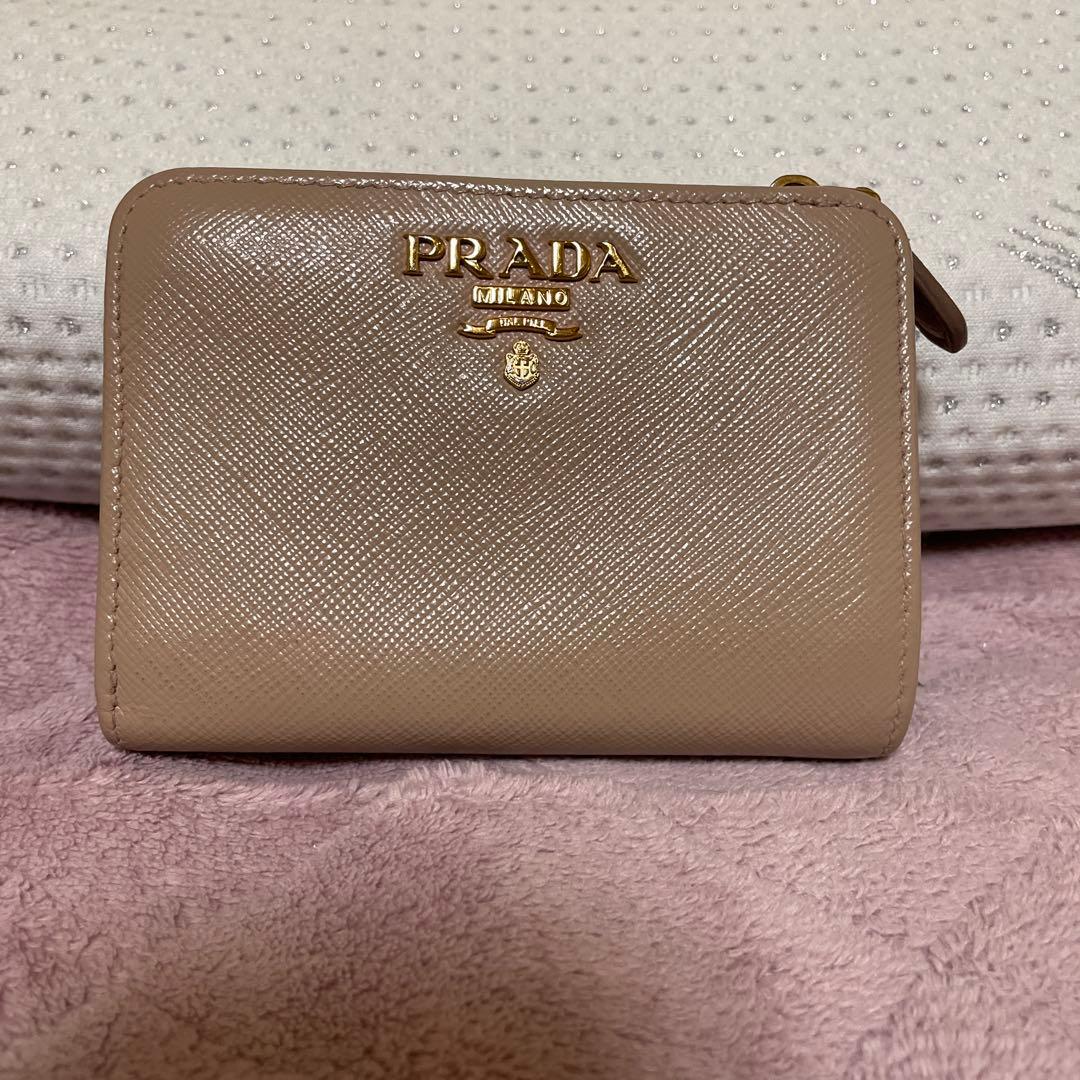PRADA 二つ折り財布 ベージュ
