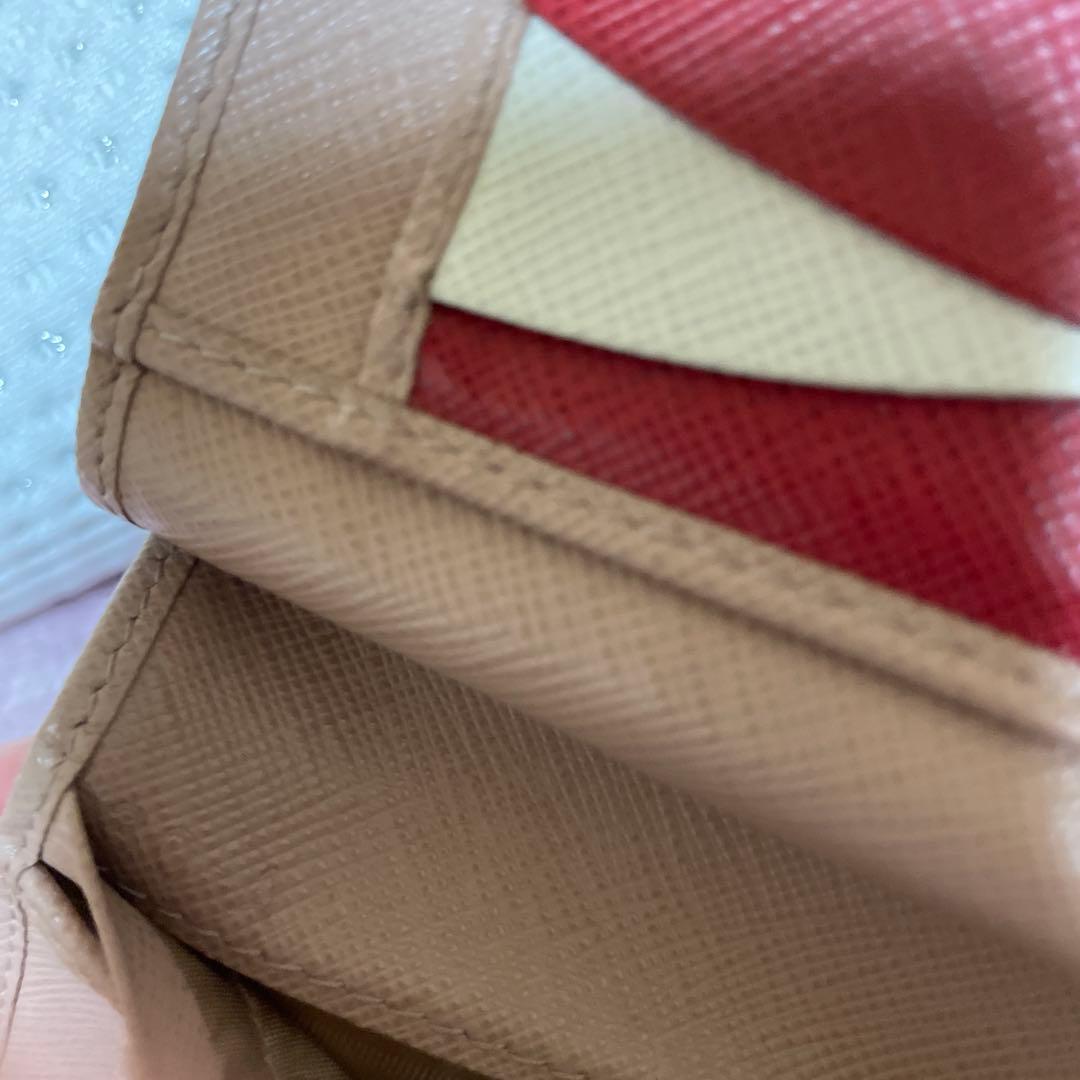 PRADA 二つ折り財布 ベージュ