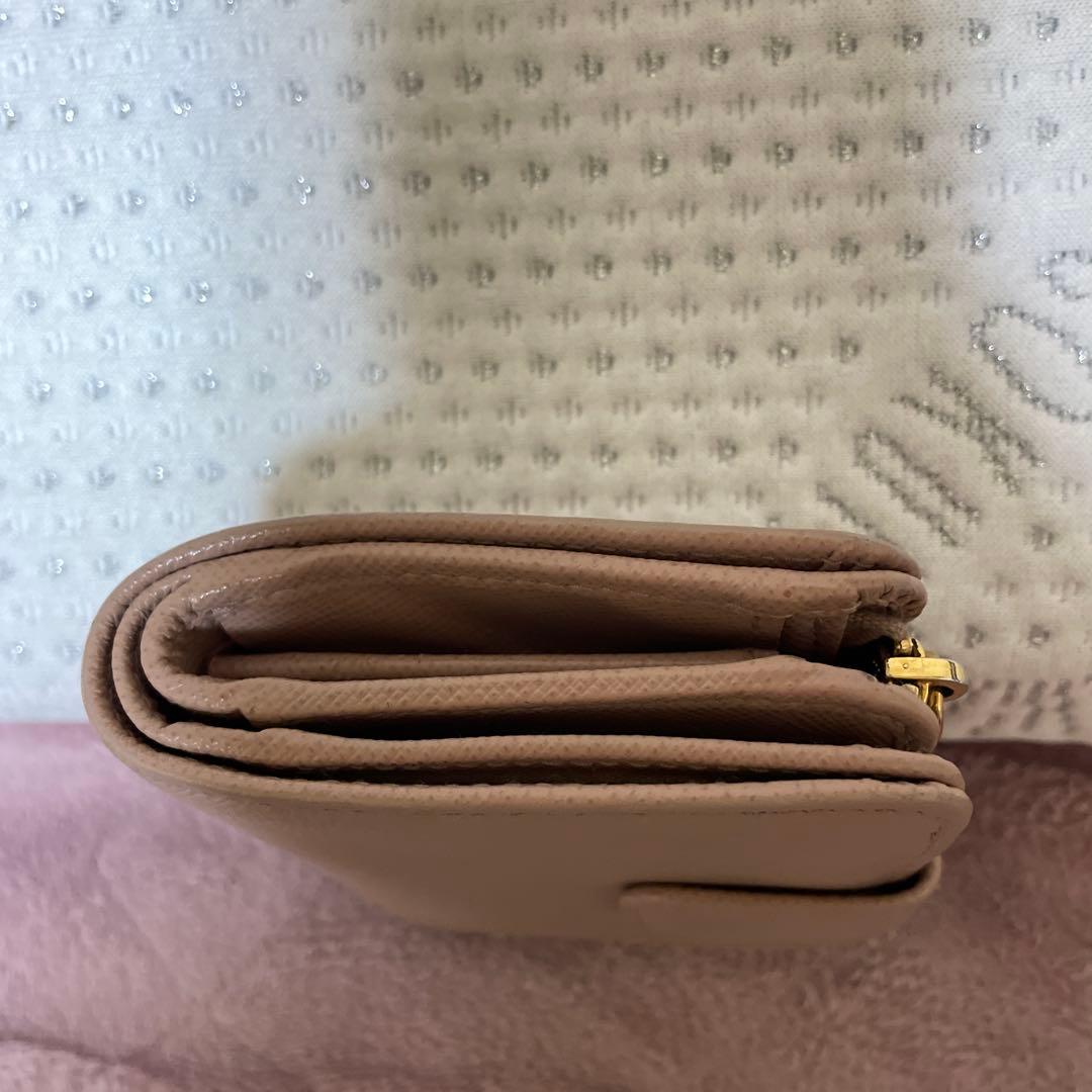 PRADA 二つ折り財布 ベージュ