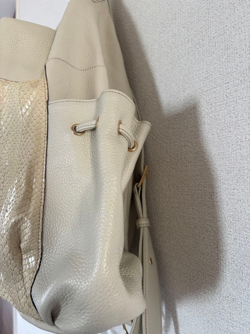 み*ご様 良品✨アタオ バルス 3way リュック 本革 パイソン クリーム シ