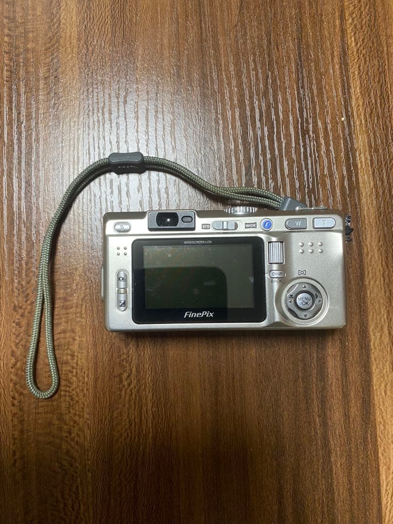 ※付属品付 FUJIFILM FinePix F810 コンパクトデジタルカメラ