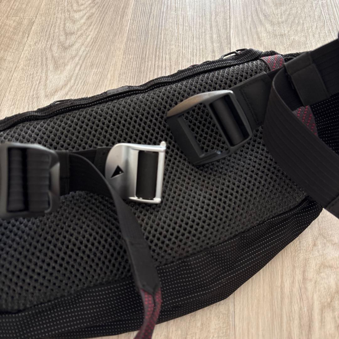 バッグ klattermusen fimmafang uggla lumbar pack