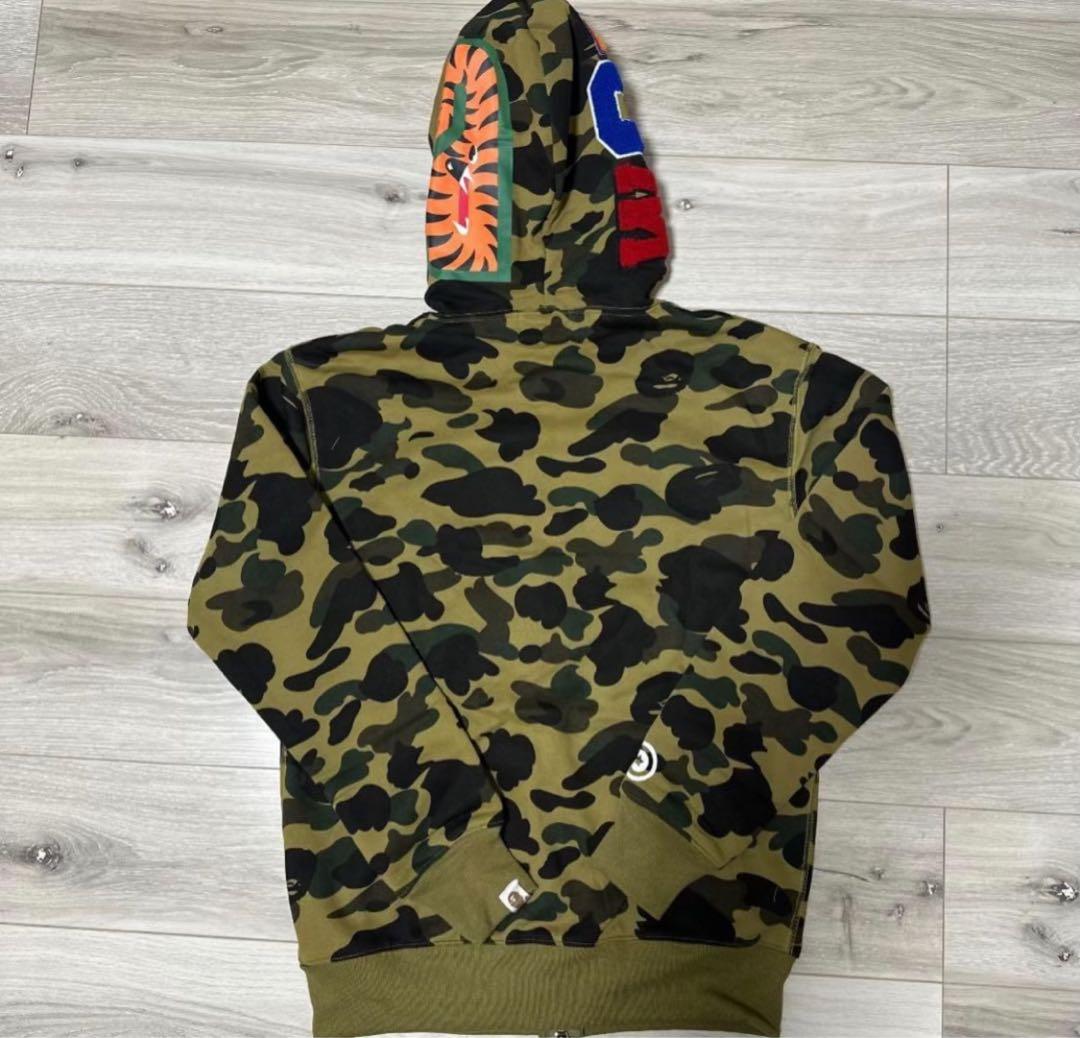 A BATHING APE 迷彩シャークパーカー