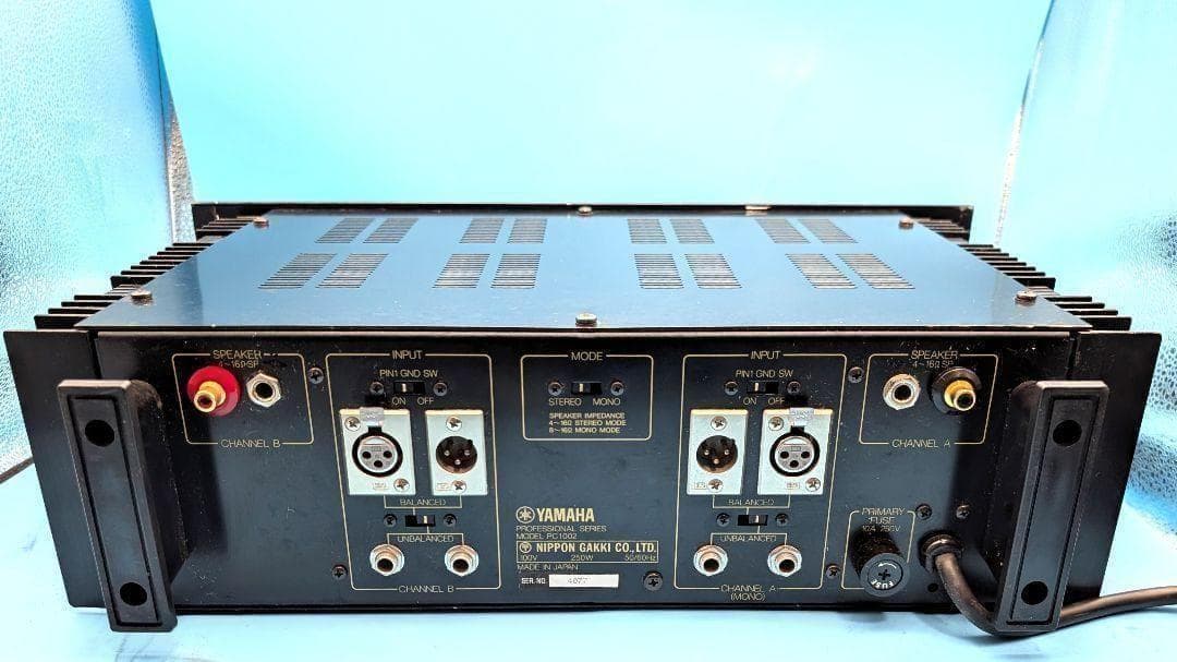 ヤマハ　YAMAHA PC1002 業務用 2ch パワーアンプ