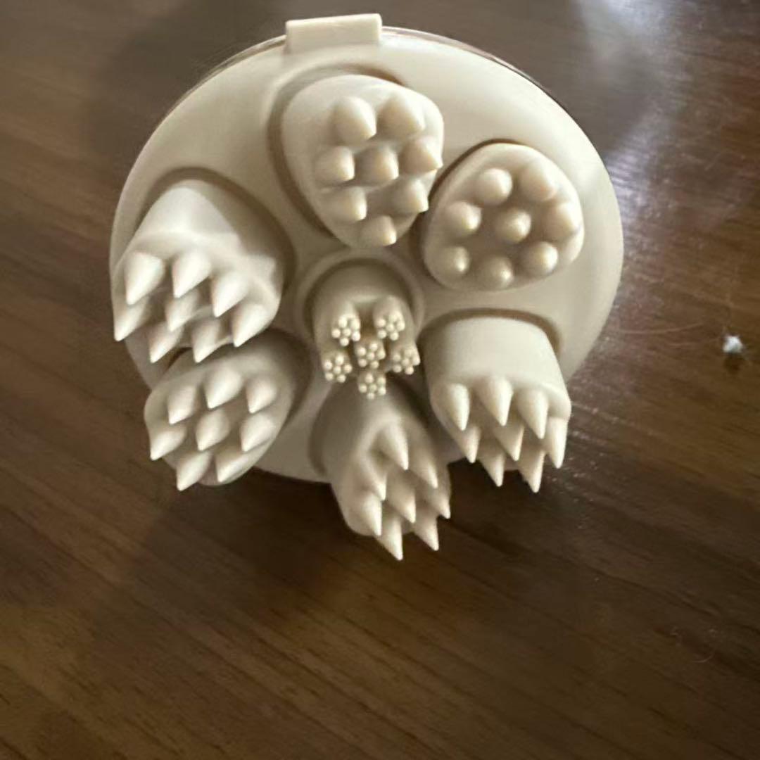 こちらは mysé（ミーゼ）の頭皮マッサージャーです！