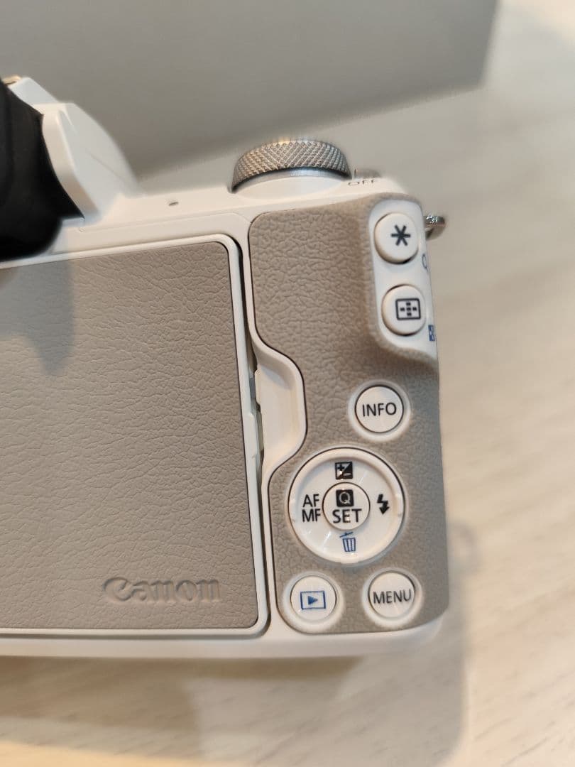 CANON EOS Kiss M2 ダブルレンズキット ミラーレス一眼 ホワイト