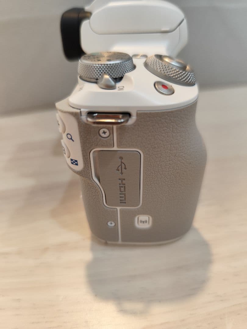 CANON EOS Kiss M2 ダブルレンズキット ミラーレス一眼 ホワイト