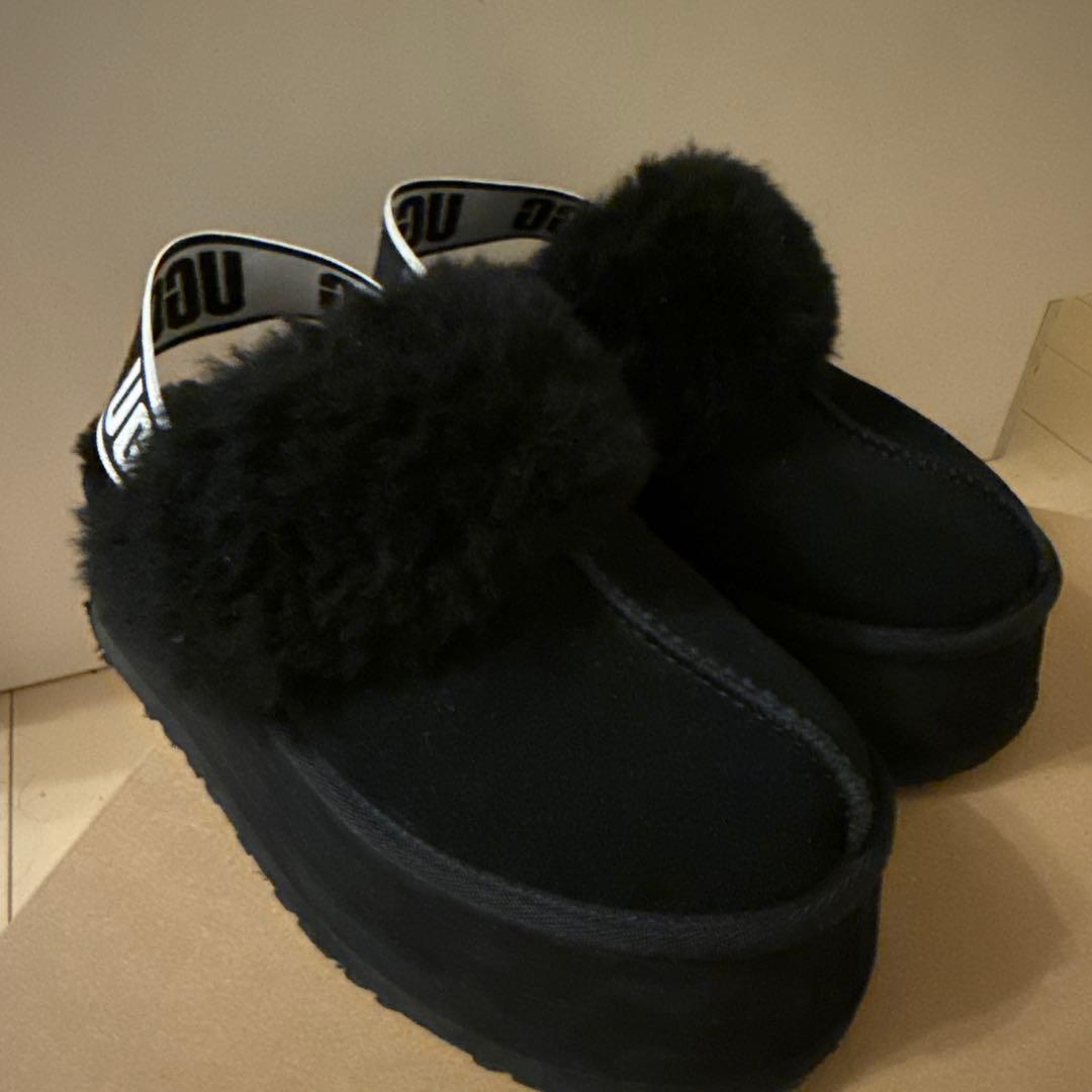 UGG ブラック スライドサンダル 厚底