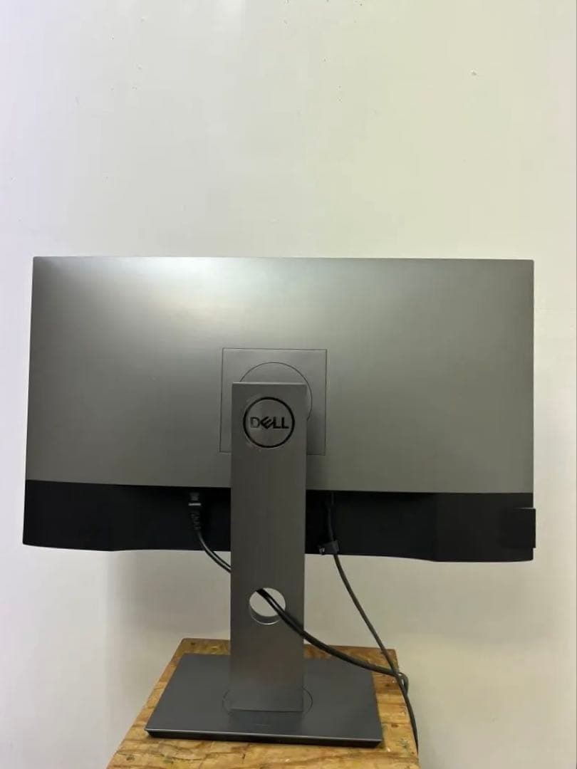 DELL U2720QM 27インチ 4Kディスプレイ