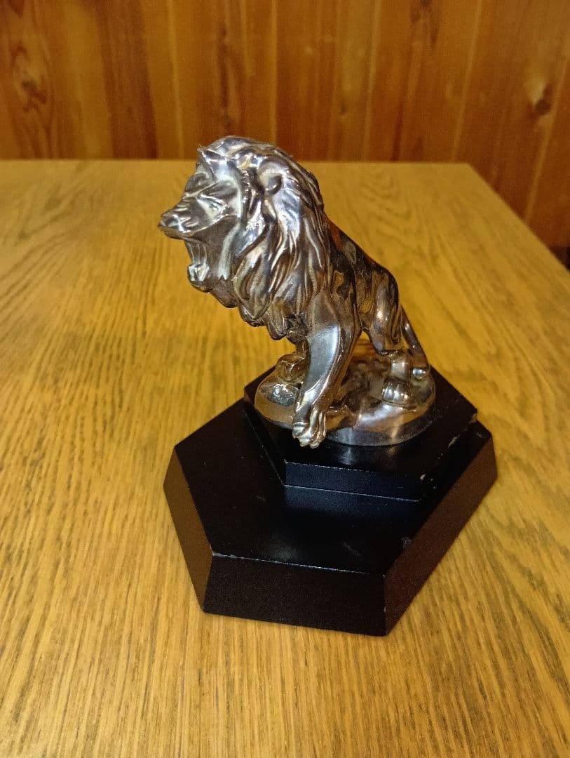 PEUGEOT　プジョー　オーナメント　エンブレム　ライオン２体セット