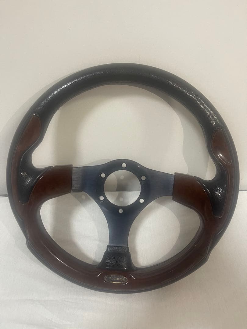 MOMO MILLENIUM ミレニアム ステアリングホイール