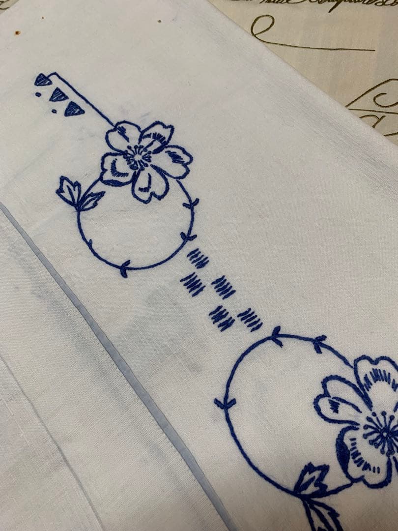 フランスアンティーク　レアなブルーの糸で風景と文字が刺繍されたカーテン！可愛い！