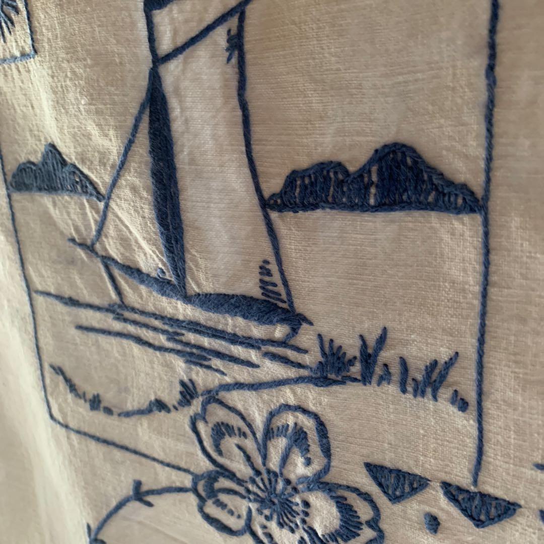 フランスアンティーク　レアなブルーの糸で風景と文字が刺繍されたカーテン！可愛い！