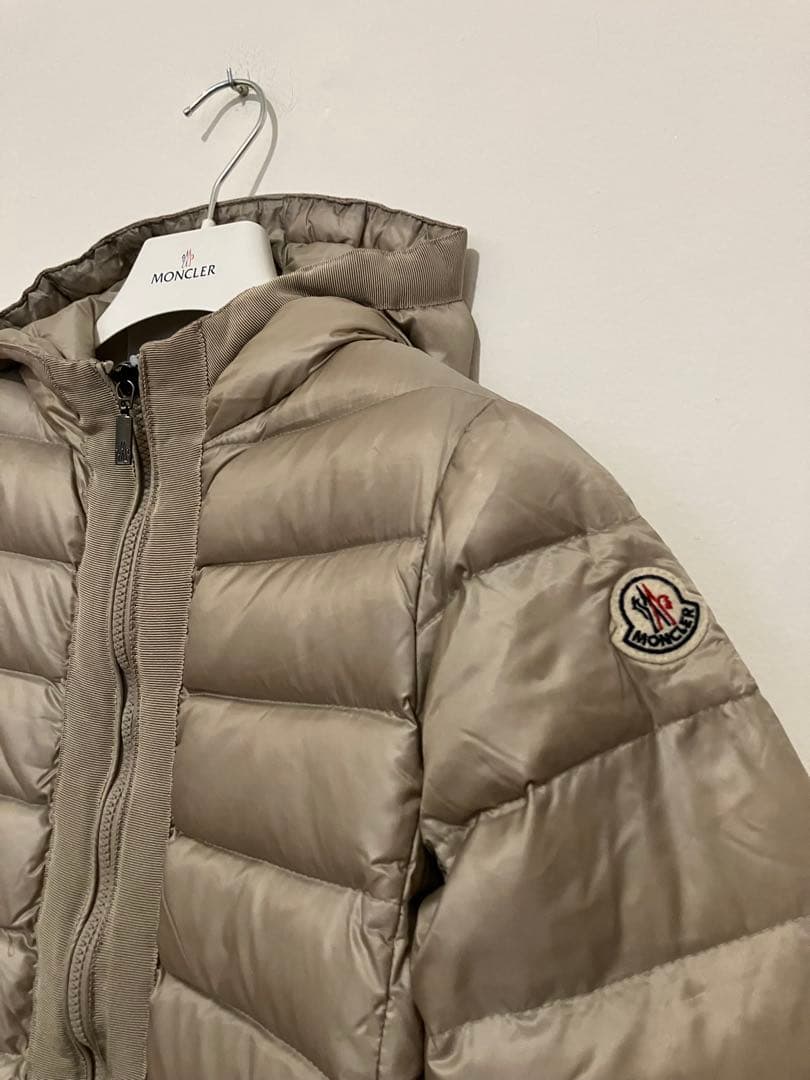 Moncler モンクレール　フードの可愛いダウンジャケット