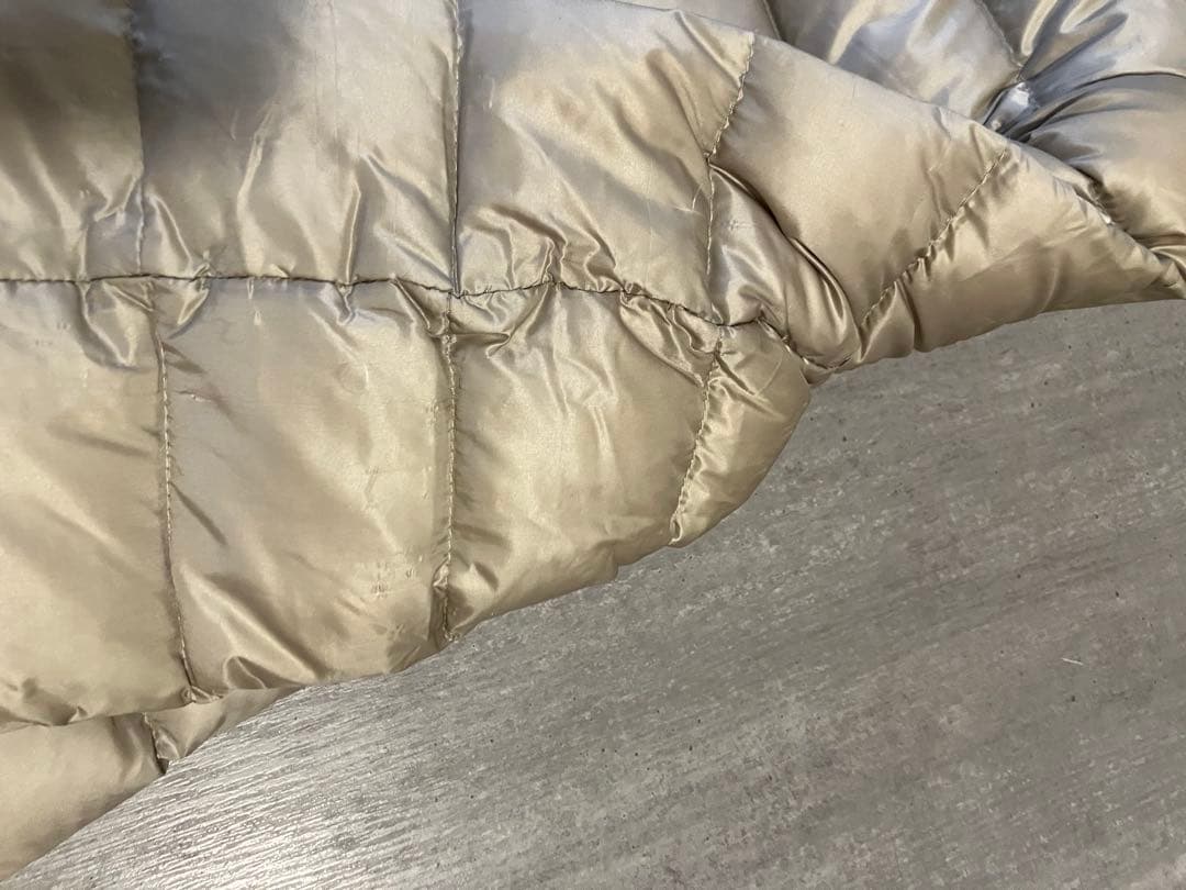 Moncler モンクレール　フードの可愛いダウンジャケット