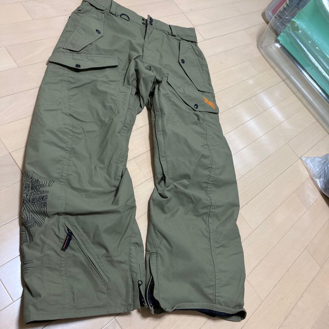 volcomボルコム　スノーボードウェア 上下セット　Mサイズ　バートン