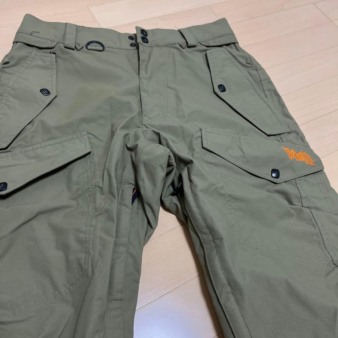 volcomボルコム　スノーボードウェア 上下セット　Mサイズ　バートン