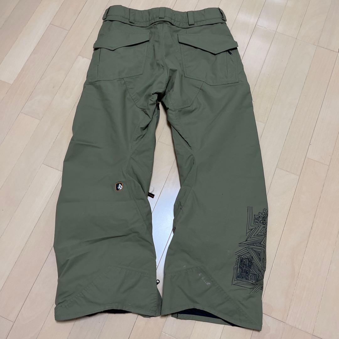 volcomボルコム　スノーボードウェア 上下セット　Mサイズ　バートン