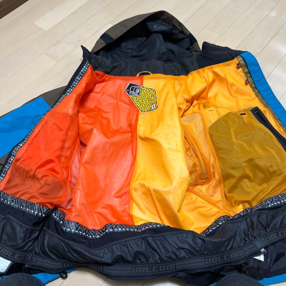volcomボルコム　スノーボードウェア 上下セット　Mサイズ　バートン