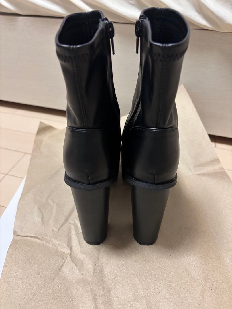 バルキーショートブーツ