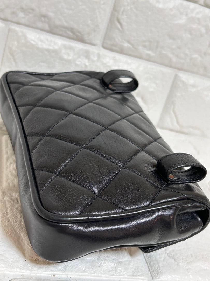 【良品】CHANELシャネルマトラッセボディバッグ　ターンロック