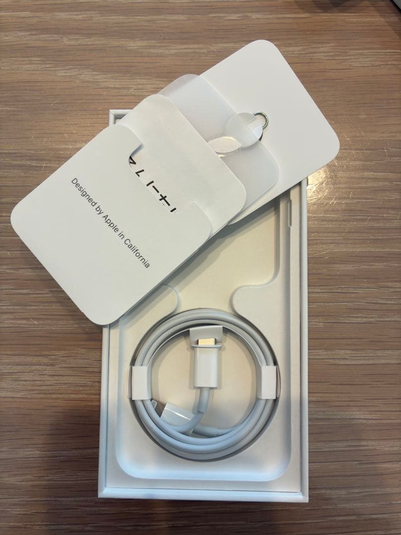 特別値下げ中　美品　iPhone se 第２世代 128GB SIMフリー　白