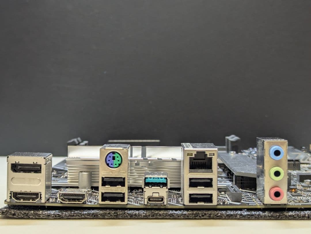 ASUS M560-A（ジャンク品）