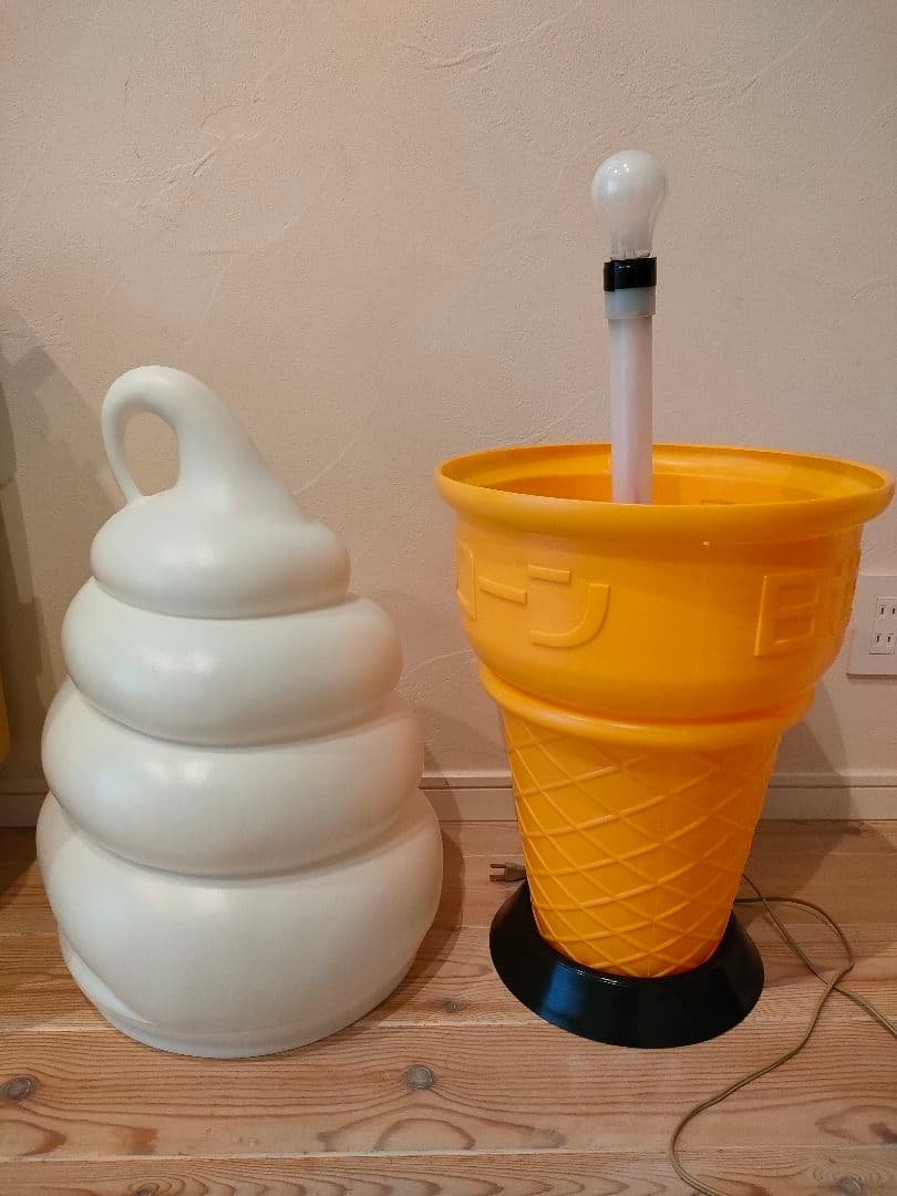 ソフトクリーム型ライト　 ニッセイ　日世 ランプ　 照明 看板