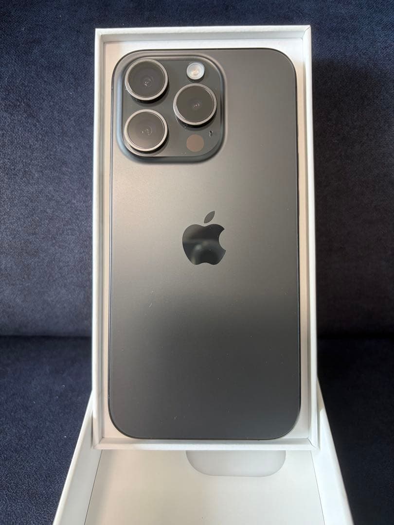 Apple iPhone 15 Pro ブラック 本体　128GB おまけ付