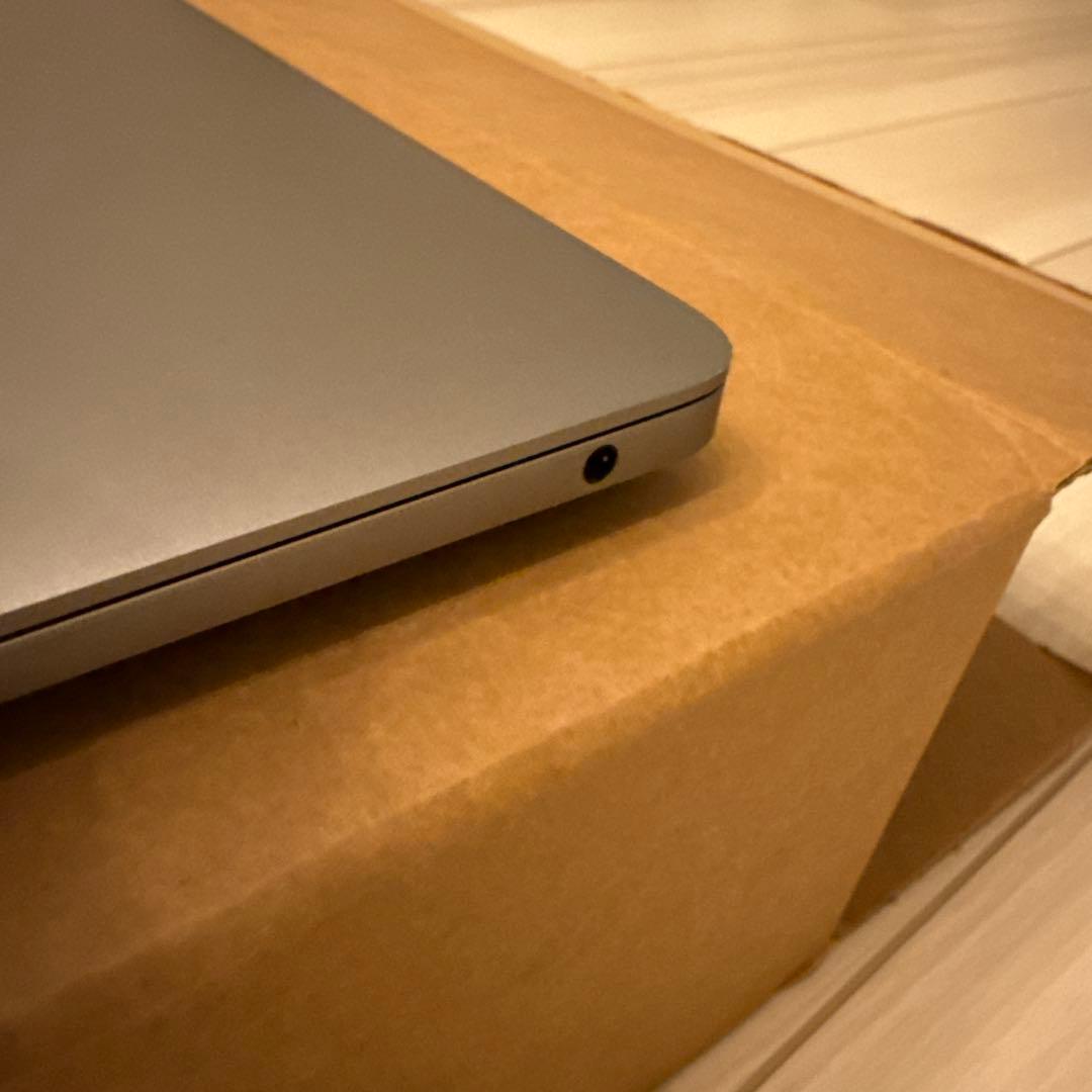 【美品】MacBook Air ＋10万円弱分ソフトFinalCutProなど