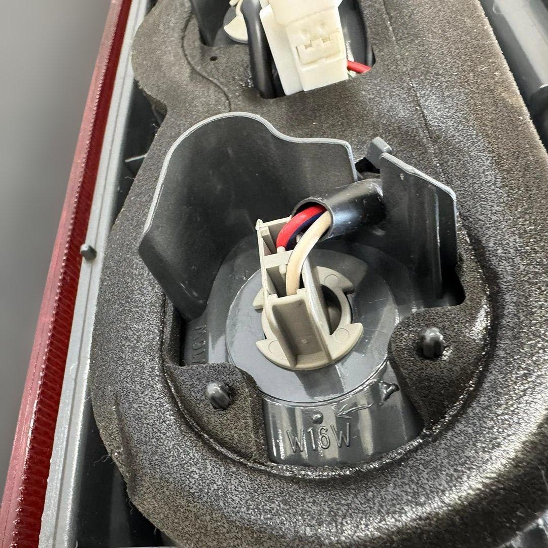 ハイエース 純正テールランプ 左右セット koito 26-120