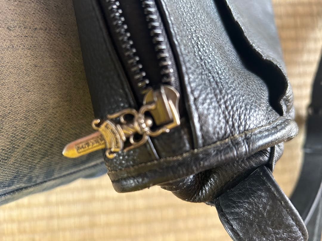 Genuine Leather ブラック メッセンジャーバッグ