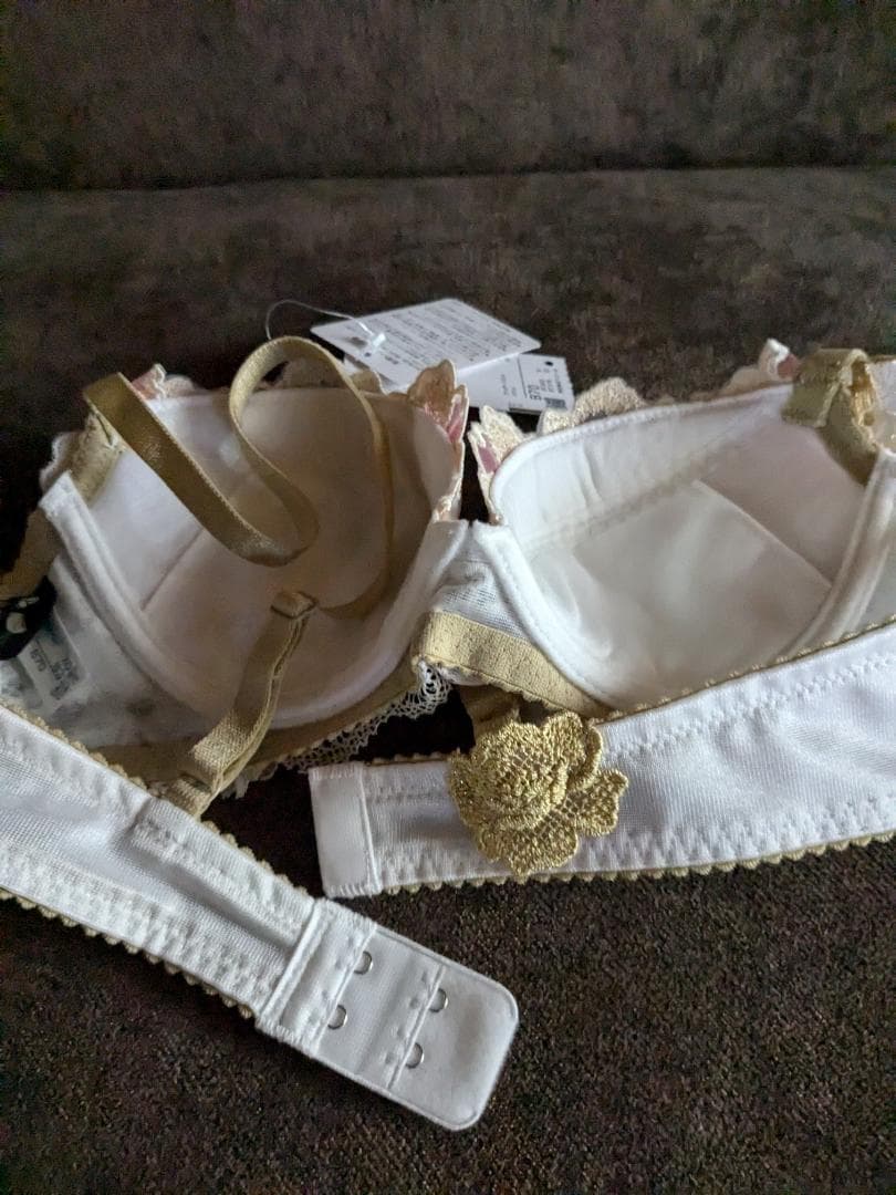 ワコール、サルート03グループ婚礼衣装ブラジャーB70サイズ。