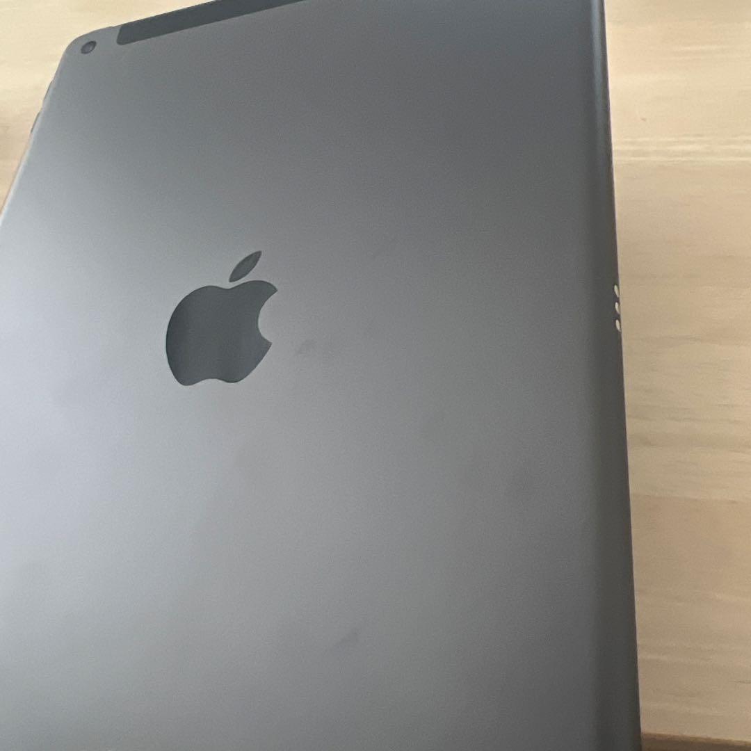 iPad (第9世代) Wi-Fi + Cellular スペースグレー