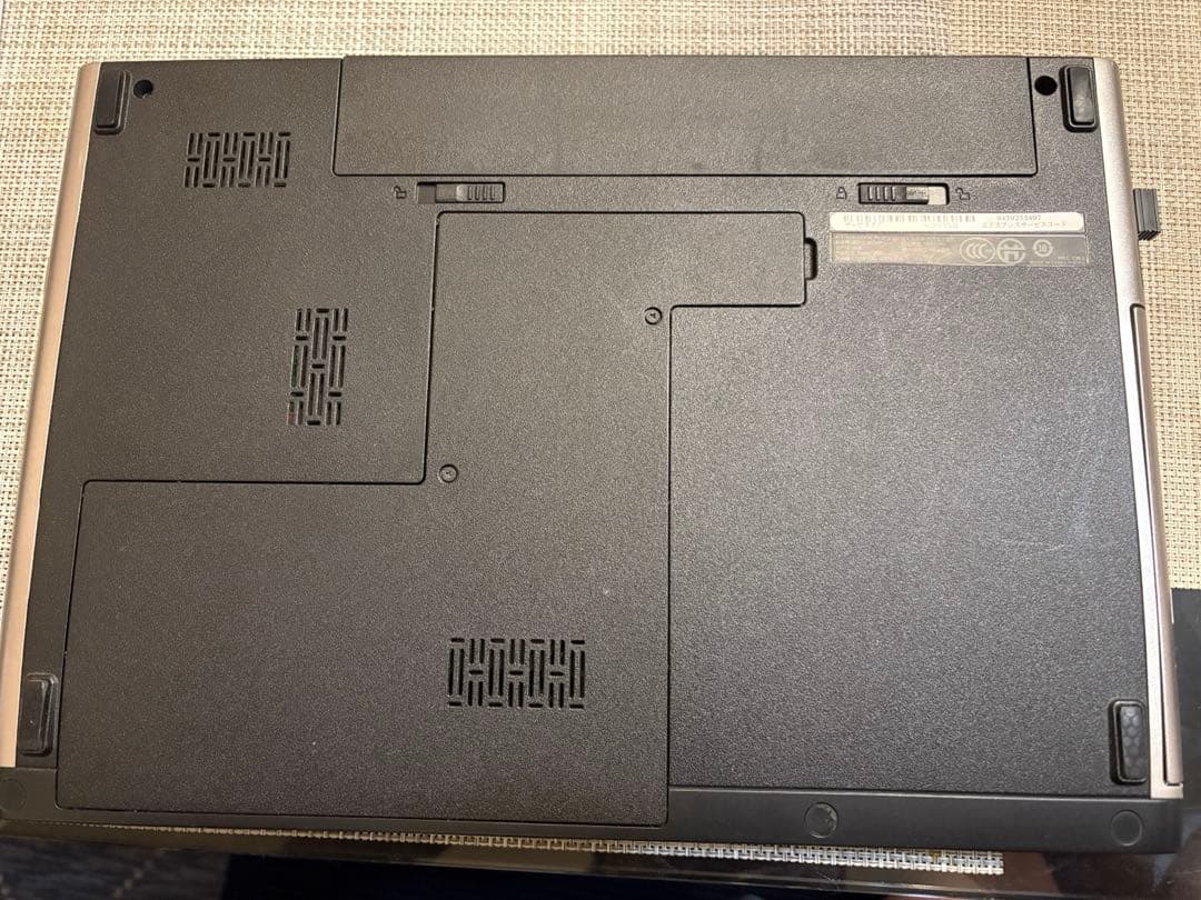 値下げ！DELL Vostro 3300 持ち運びやすいサイズ