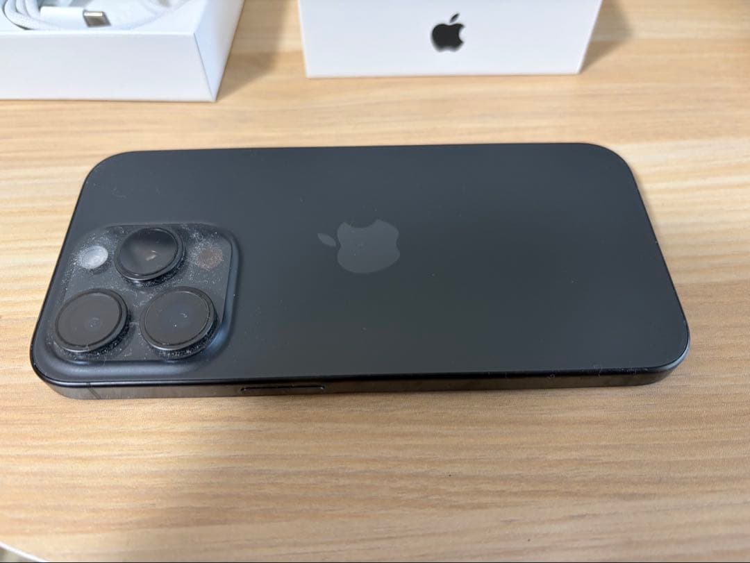 Apple iPhone 15 Pro ブラックチタニウム 本体