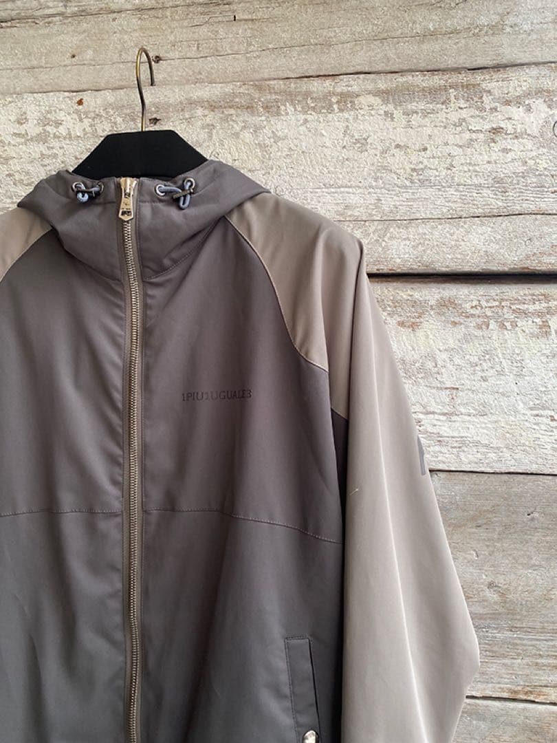 1PIU1UGUALE3 グレー ナイロンジャケット