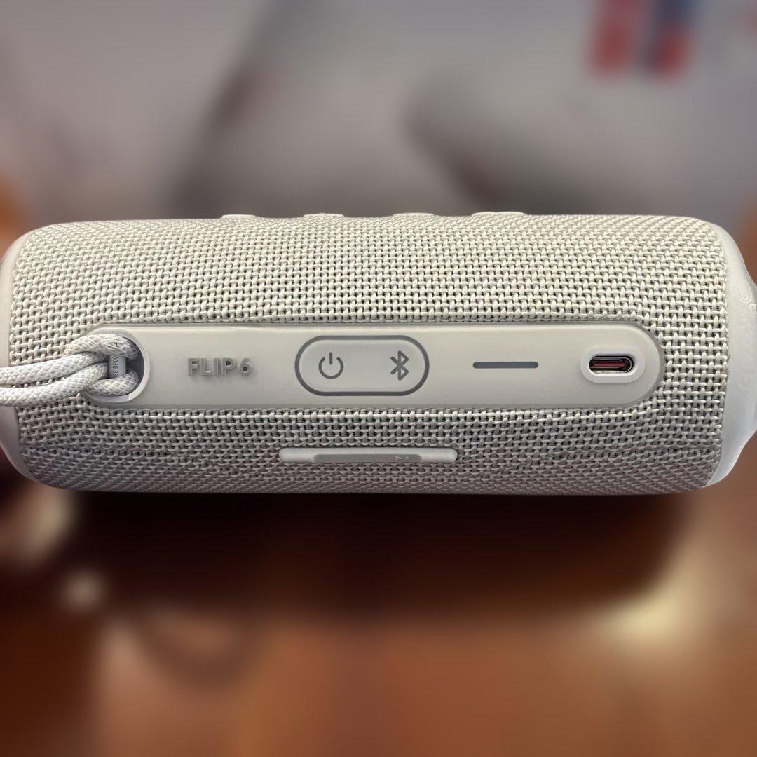 JBL FLIP6 スピーカー ポータブル ホワイト箱付き　美品　期間限定価格