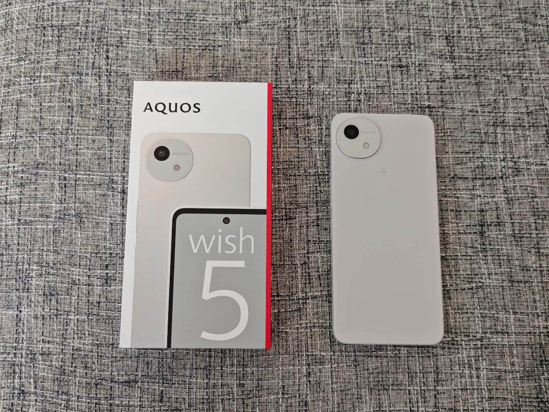 SHARP AQUOS wish5 ホワイト