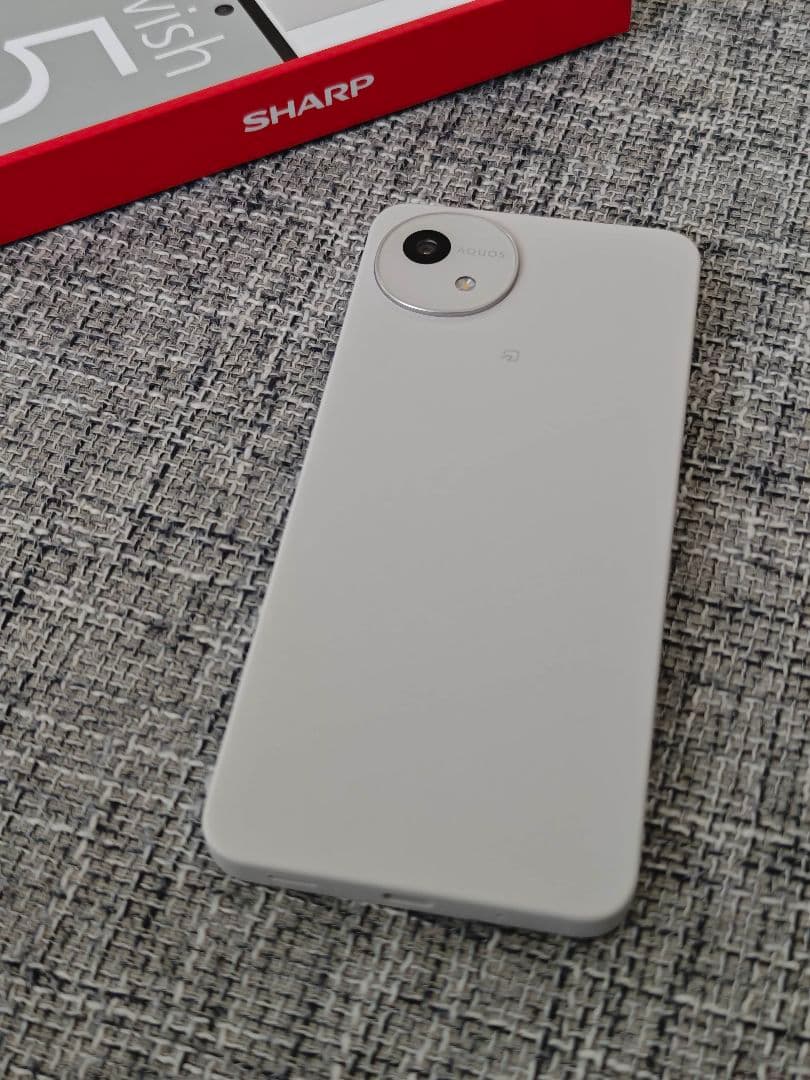 SHARP AQUOS wish5 ホワイト