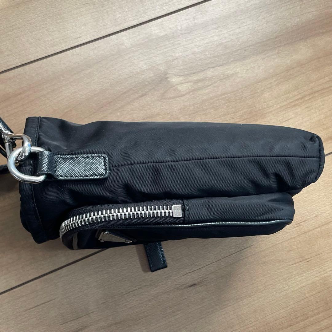 プラダ　RFID認証　リナイロン　ショルダーバッグ　スマホショルダー　ブラック
