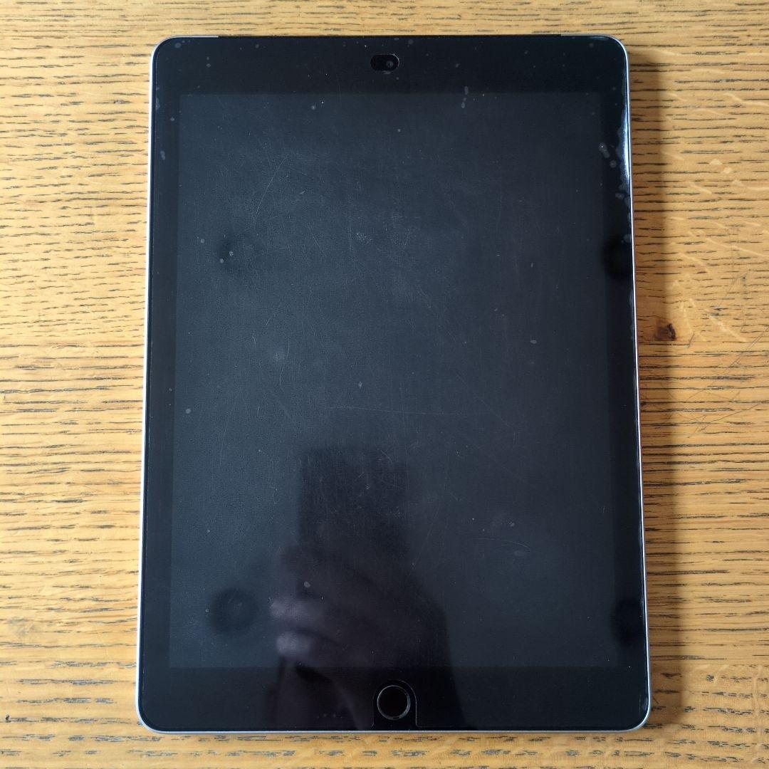 ipad第6世代　32GB　ケース、フィルム付き