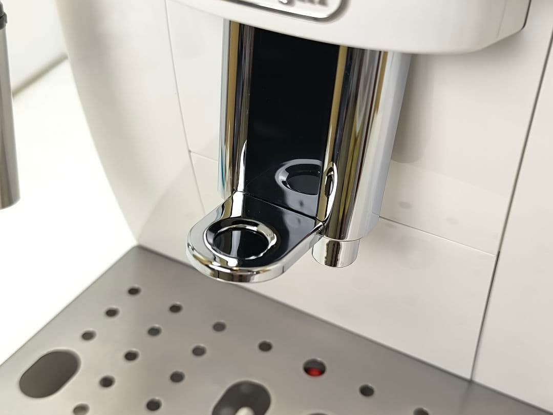 デロンギ　コンパクト全自動コーヒーマシンマグニフィカS ECAM22112W 2