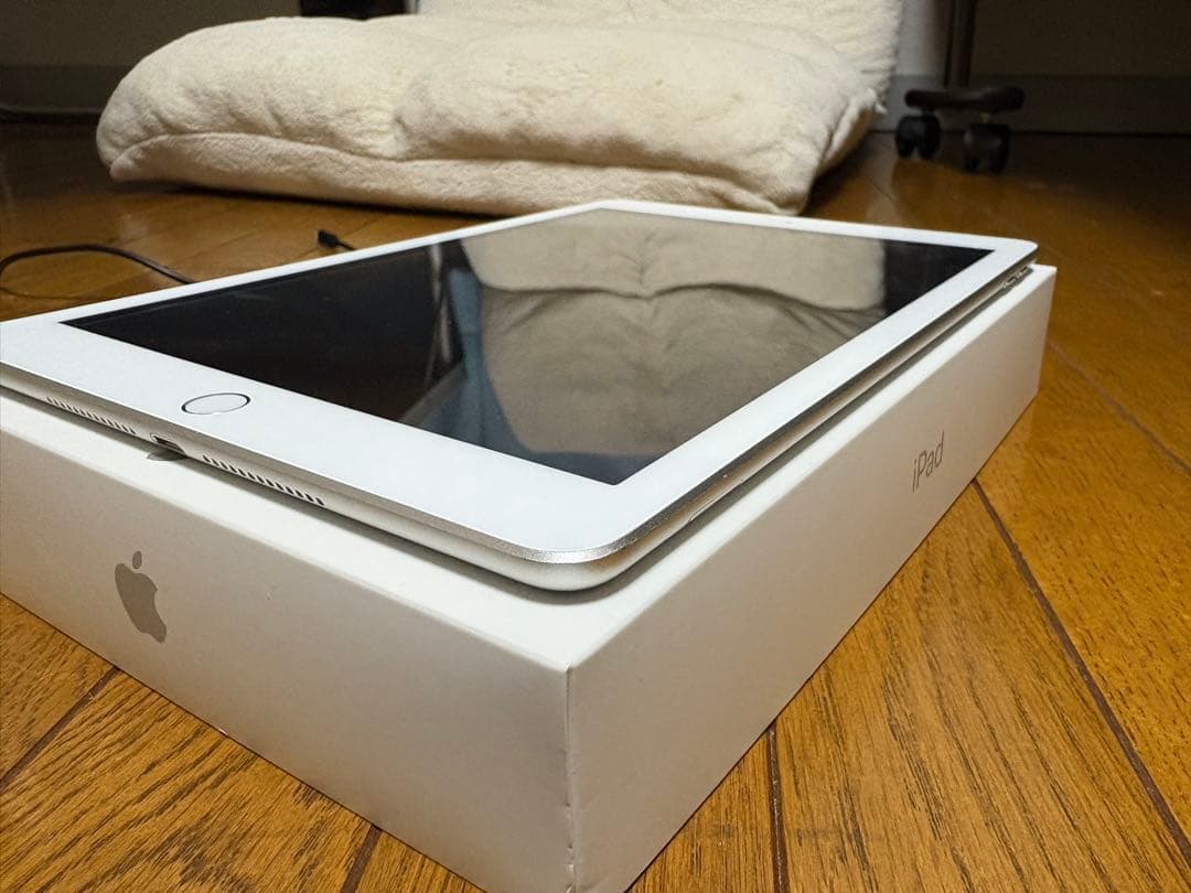 Apple iPad 第5世代32GB SIMフリーバテッリ95%