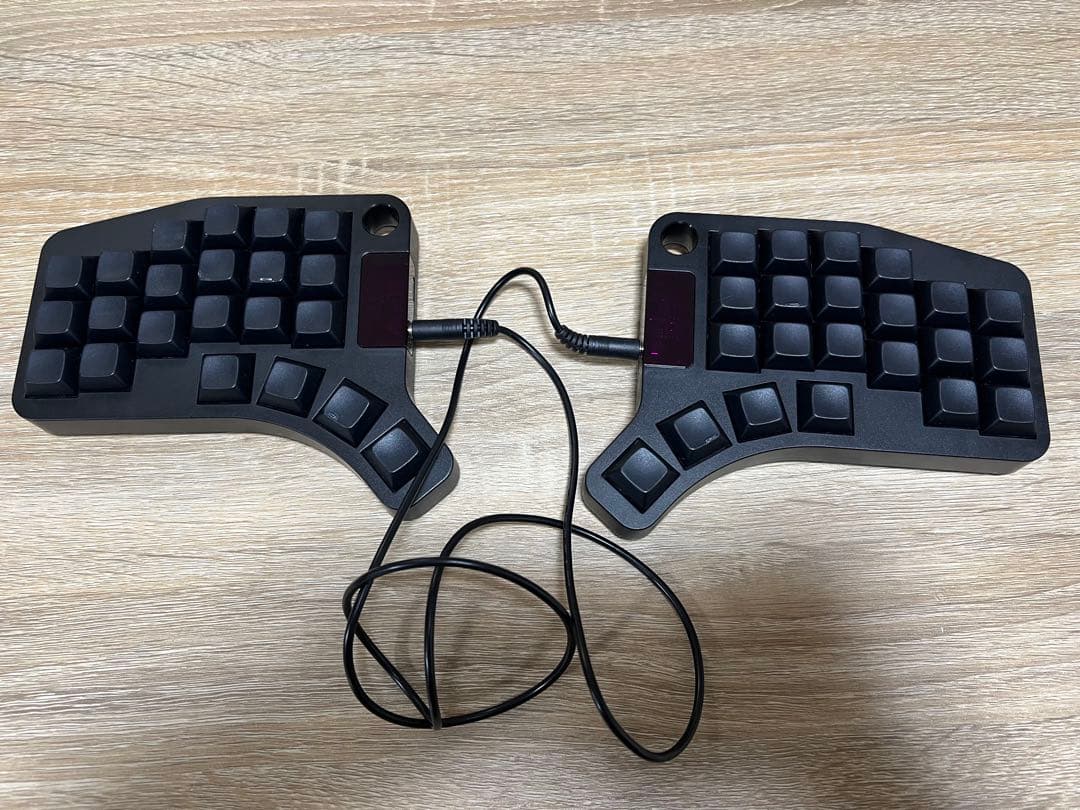 分割型メカニカルキーボード ブラック MOTHWING